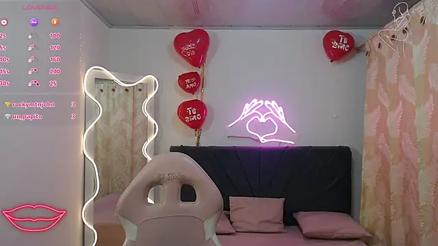 palmerfox tay online show from February 24, 7:19 pm