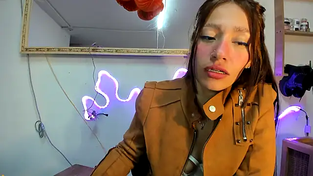 Snapshot of IZZY_BEAUTIFUL chatting on February 21, 10:04 pm IZZY BEAUTIFUL online show from February 21, 10:04 pm