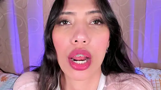 Snapshot of Miss_veronicaa2 chatting on June 25, 1:26 pm Miss veronicaa2 online show from June 25, 1:26 pm