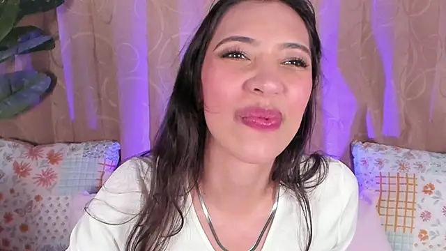 Snapshot of Miss_veronicaa2 chatting on July 1, 1:45 pm Miss veronicaa2 online show from July 1, 1:45 pm