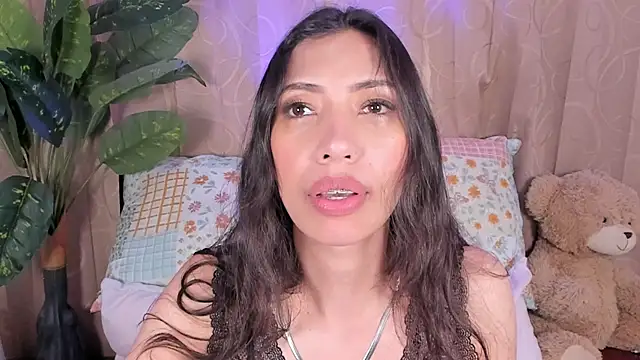 Snapshot of Miss_veronicaa2 chatting on July 6, 1:19 pm Miss veronicaa2 online show from July 6, 1:19 pm