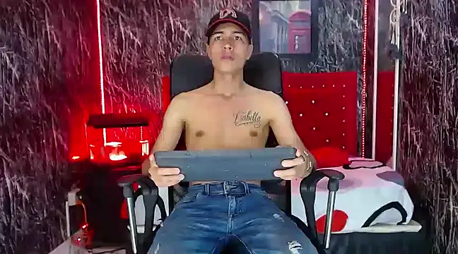 Dylan Milk online show from January 31, 8:22 pm