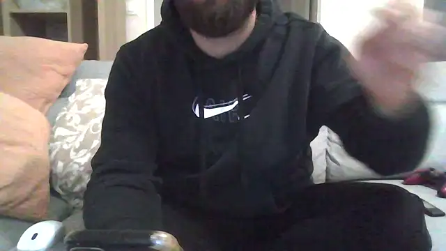 Snapshot of Zer_oki chatting on February 12, 10:05 pm Zer oki online show from February 12, 10:05 pm