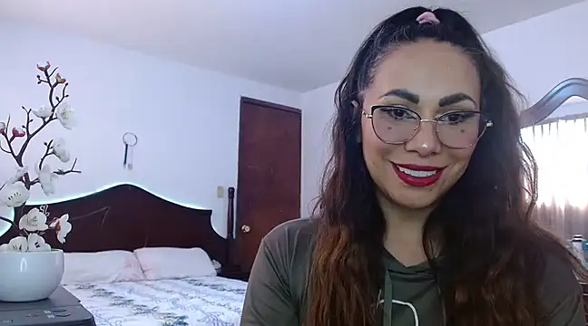 AloLovely  online show from February 11, 9:25 pm