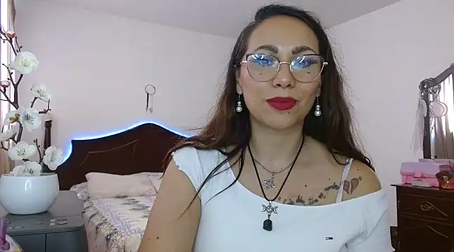 AloLovely  online show from March 20, 9:02 pm