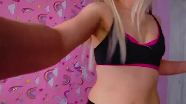 Snapshot of TwerkingCheerleader chatting on June 11, 8:07 pm TwerkingCheerleader online show from June 11, 8:07 pm
