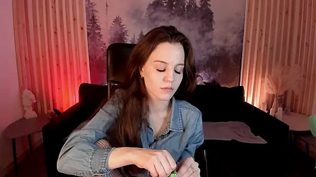 Snapshot of MilaStoyne chatting on February 12, 12:01 pm MilaStoyne online show from February 12, 12:01 pm