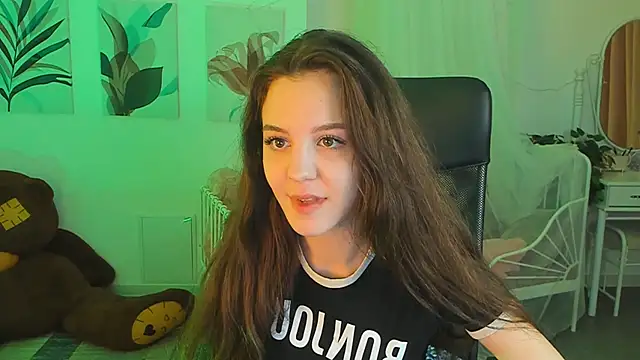 Snapshot of MilaStoyne chatting on February 21, 9:13 am MilaStoyne online show from February 21, 9:13 am