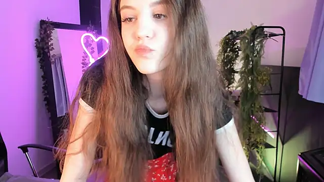 Snapshot of MilaStoyne chatting on February 24, 8:03 pm MilaStoyne online show from February 24, 8:03 pm