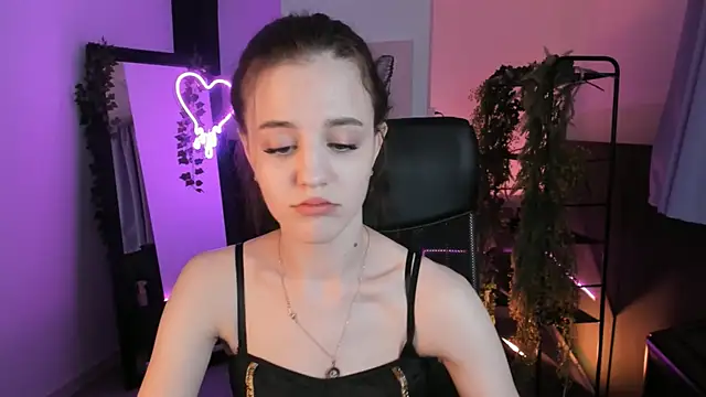 Snapshot of MilaStoyne chatting on February 24, 11:30 pm MilaStoyne online show from February 24, 11:30 pm