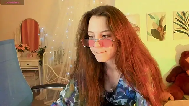 Snapshot of MilaStoyne chatting on March 3, 6:04 am MilaStoyne online show from March 3, 6:04 am