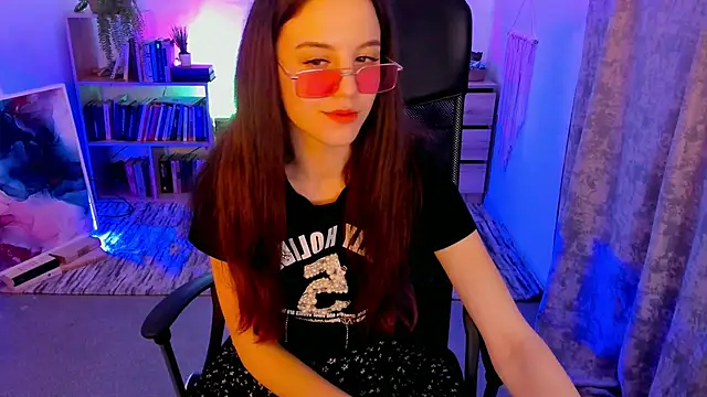 Snapshot of MilaStoyne chatting on March 11, 8:30 am MilaStoyne online show from March 11, 8:30 am