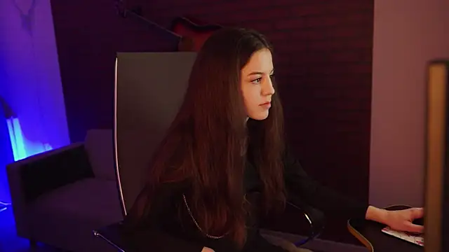 Snapshot of MilaStoyne chatting on March 12, 6:07 am MilaStoyne online show from March 12, 6:07 am