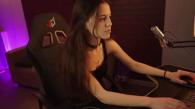 Snapshot of MilaStoyne chatting on March 19, 5:41 am MilaStoyne online show from March 19, 5:41 am