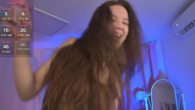 Snapshot of MilaStoyne chatting on December 5, 6:22 am MilaStoyne online show from December 5, 6:22 am