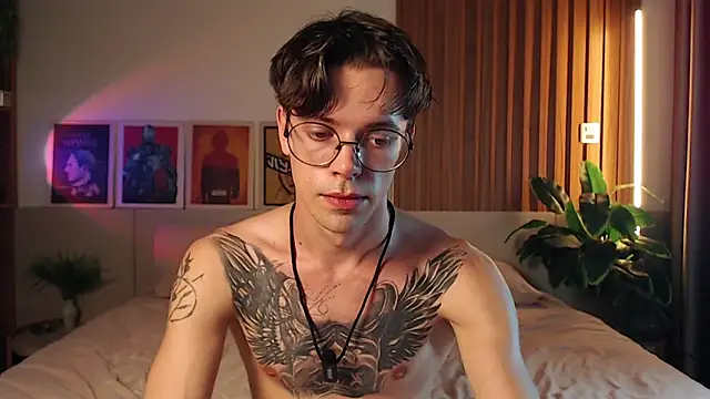 William Henry  online show from April 14, 1:17 pm