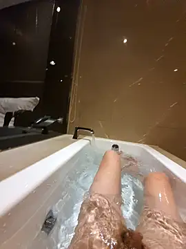 ahwei716 online show from January 29, 7:11 pm