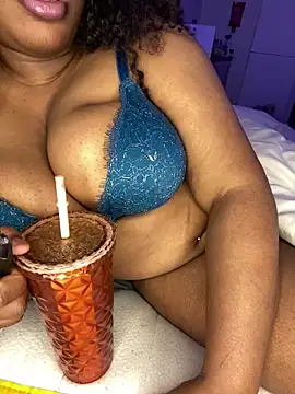 Snapshot of DaniJohnson chatting on February 20, 11:32 pm DaniJohnson online show from February 20, 11:32 pm