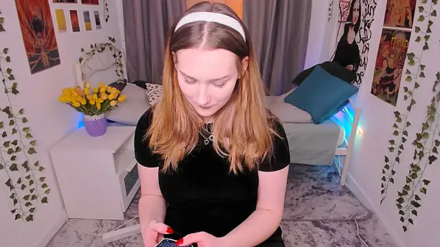 Snapshot of MaryWaddell chatting on March 16, 4:12 pm MaryWaddell online show from March 16, 4:12 pm