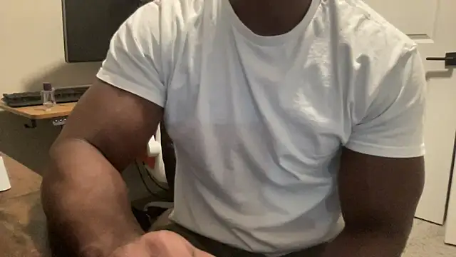 Snapshot of BodyandBBC chatting on November 20, 3:39 am BodyandBBC online show from November 20, 3:39 am