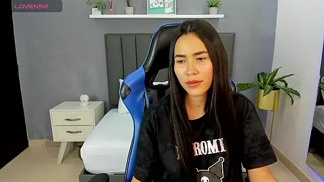 alessia leroy online show from February 18, 7:41 pm