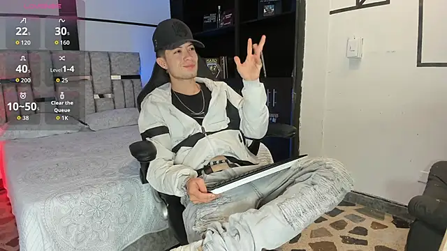 marcuscollins1  online show from December 18, 2:01 pm