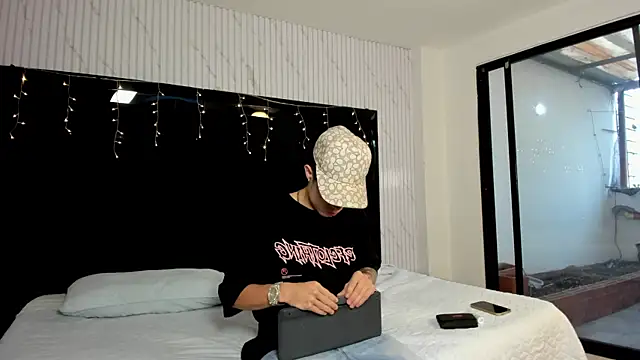 marcuscollins1  online show from February 5, 12:21 pm