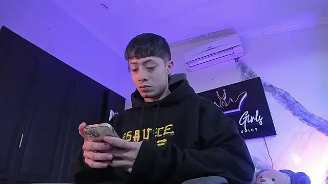 marcuscollins1  online show from March 18, 12:30 pm