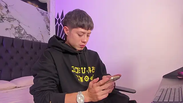 marcuscollins1  online show from March 23, 12:31 pm