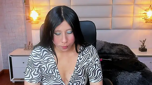 Nohemi louse online show from December 1, 7:08 pm