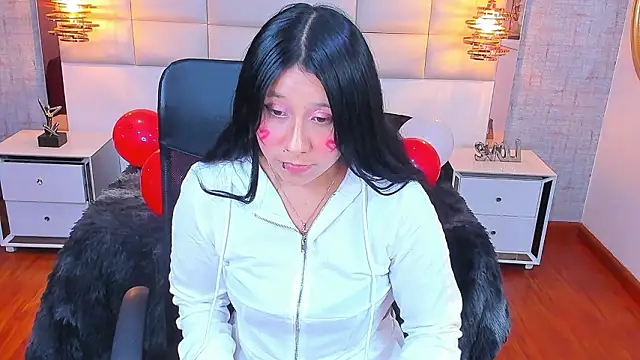 Nohemi louse online show from February 14, 7:10 pm