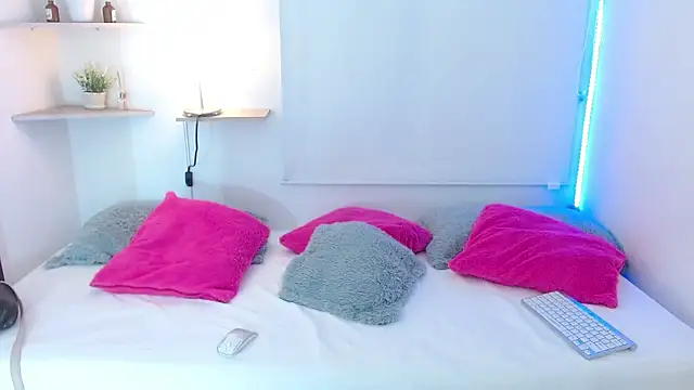 Roxy Stonee online show from September 15, 7:25 pm