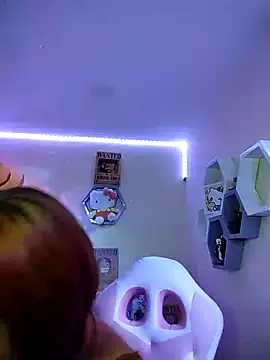 chloe rockss  online show from March 18, 9:10 pm