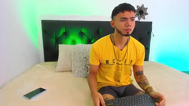 Snapshot of Niick01_ chatting on March 16, 12:00 pm Niick01 online show from March 16, 12:00 pm