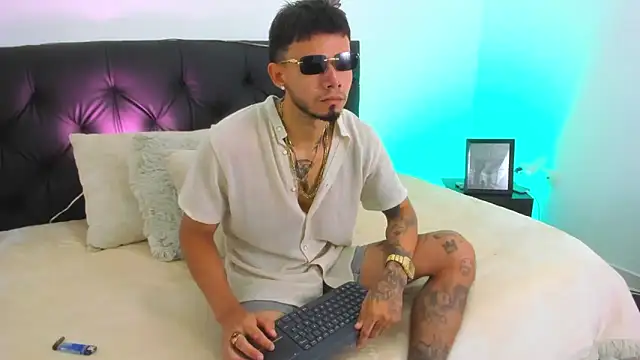 Snapshot of Niick01_ chatting on March 22, 11:32 am Niick01 online show from March 22, 11:32 am