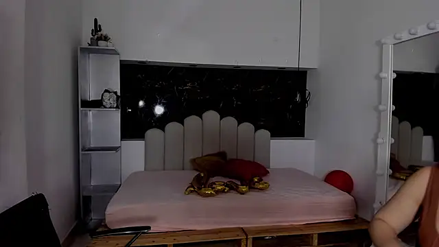 Annyrosee online show from February 19, 7:54 pm