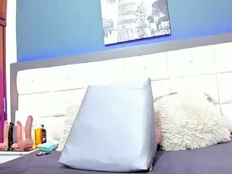 Snapshot of DayannaBronx chatting on February 20, 10:15 pm DayannaBronx online show from February 20, 10:15 pm