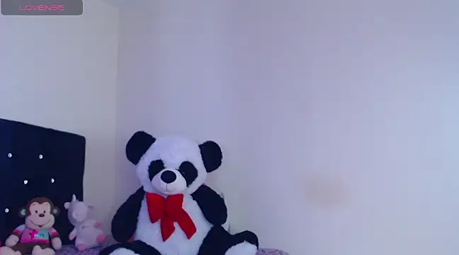 Snapshot of Lupitah_222 chatting on February 19, 7:27 pm Lupitah 222 online show from February 19, 7:27 pm