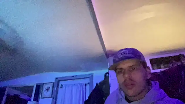 Snapshot of buckincowboy chatting on February 24, 12:30 am buckincowboy online show from February 24, 12:30 am