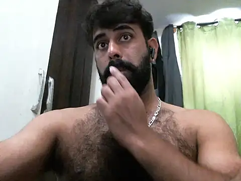 Snapshot of indianhairybull chatting on February 18, 4:37 am indianhairybull online show from February 18, 4:37 am