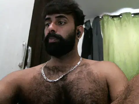 Snapshot of indianhairybull chatting on February 20, 4:28 am indianhairybull online show from February 20, 4:28 am