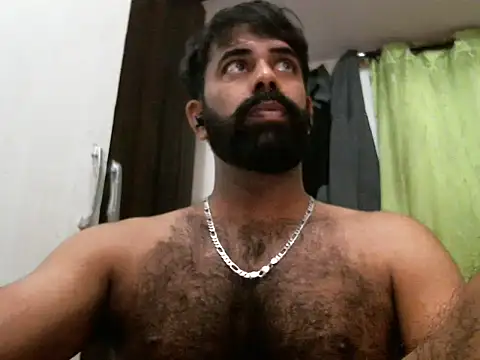 Snapshot of indianhairybull chatting on February 23, 12:41 am indianhairybull online show from February 23, 12:41 am