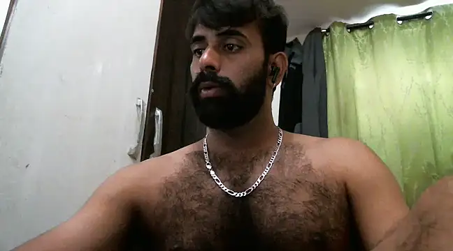 Snapshot of indianhairybull chatting on February 24, 5:00 am indianhairybull online show from February 24, 5:00 am