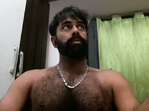 Snapshot of indianhairybull chatting on February 27, 12:32 am indianhairybull online show from February 27, 12:32 am