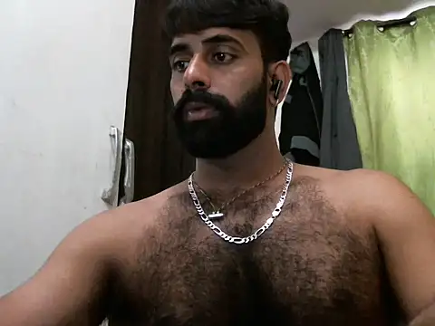 Snapshot of indianhairybull chatting on March 6, 4:41 am indianhairybull online show from March 6, 4:41 am