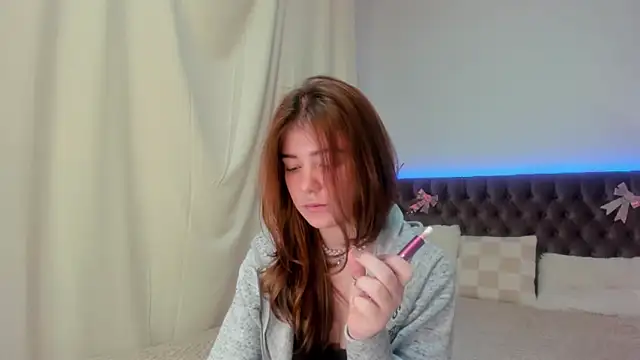 Snapshot of Ella_Mayers chatting on March 1, 9:37 pm Ella Mayers online show from March 1, 9:37 pm