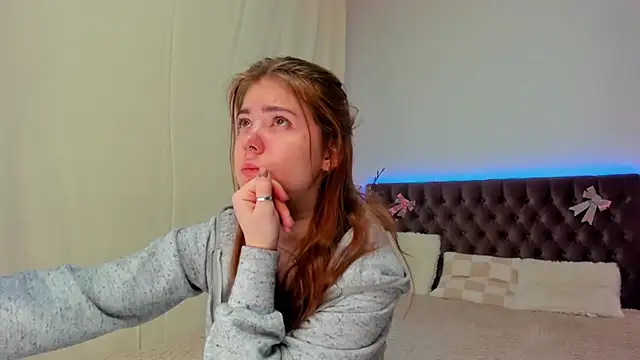 Snapshot of Ella_Mayers chatting on March 8, 9:40 pm Ella Mayers online show from March 8, 9:40 pm