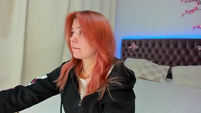 Snapshot of Ella_Mayers chatting on October 17, 12:30 pm Ella Mayers online show from October 17, 12:30 pm