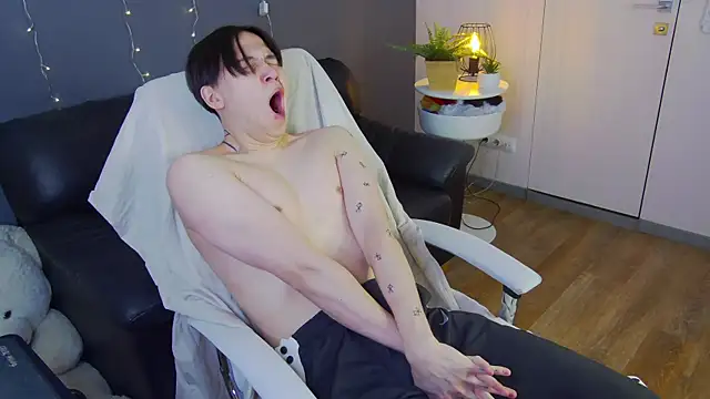 Snapshot of just_gay_ chatting on February 9, 1:25 pm just gay  online show from February 9, 1:25 pm