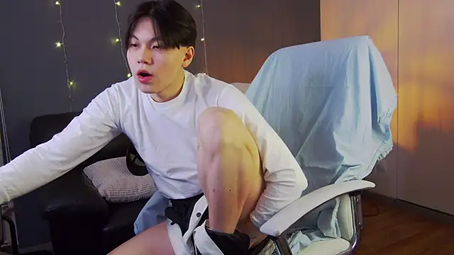 Snapshot of just_gay_ chatting on February 15, 1:10 am just gay  online show from February 15, 1:10 am